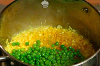 Soep met groene erwten en gehaktballen