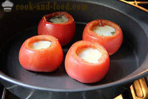 Gevulde tomaten met ei en kaas