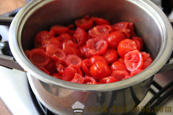 Zelfgemaakte ketchup van tomaten