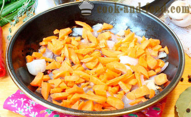 Gebakken aardappelen met kip in een pot
