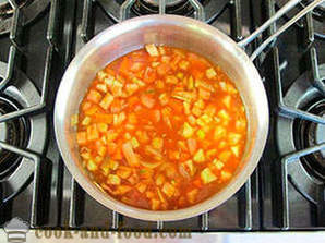 Tomatensoep met geroosterde croutons