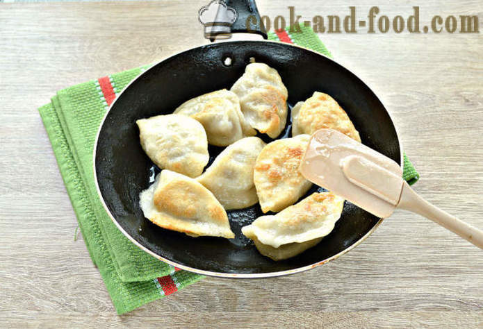 Omelet met knoedels in de pan - zoals de warme dumplings heerlijk, een stap voor stap recept foto's