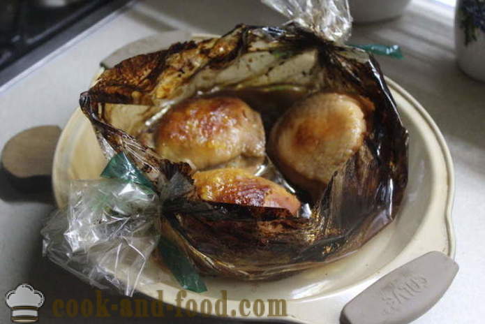 Kippendijen gebakken in de mouw - zoals een heerlijke gebakken kip dijen in de oven in sojasaus, een stap voor stap recept foto's