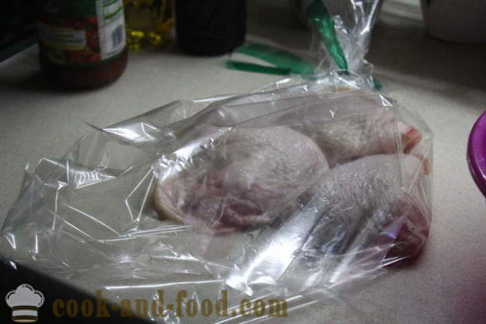 Kippendijen gebakken in de mouw - zoals een heerlijke gebakken kip dijen in de oven in sojasaus, een stap voor stap recept foto's
