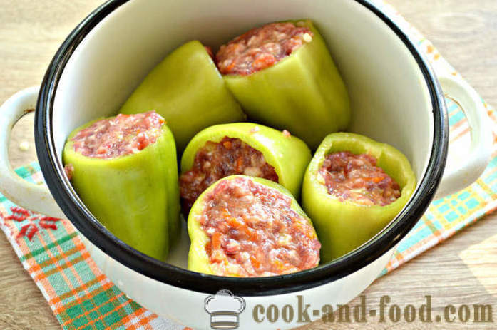 Gestoofde pepers gevuld met courgette en vlees - hoe gevulde paprika's met courgette en gehakt vlees, een stap voor stap recept foto's te koken
