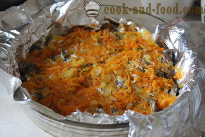 Geroosterde kip lever in zure room, wortelen en uien - hoe je een heerlijke kippenlevertjes koken in de oven, met een stap voor stap recept foto's