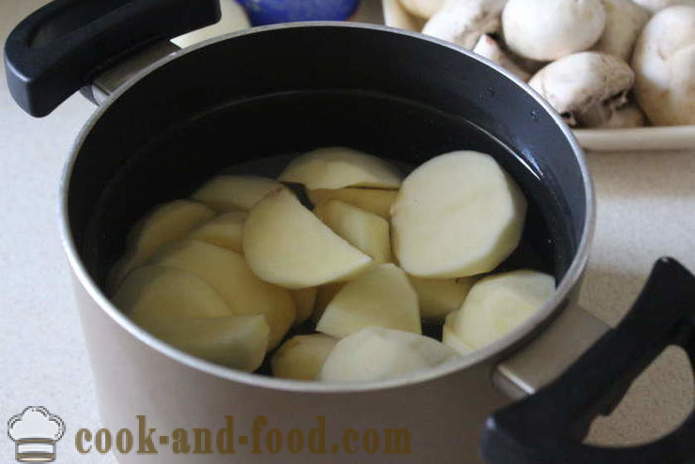 Aardappels met paddestoelen met zure room en knoflook - hoe aardappelen met champignons koken in een pan, een stap voor stap recept foto's