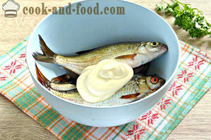 Kleine vis gebakken in de oven - hoe je een heerlijke kleine rivier vis, stap voor stap recept foto's te koken