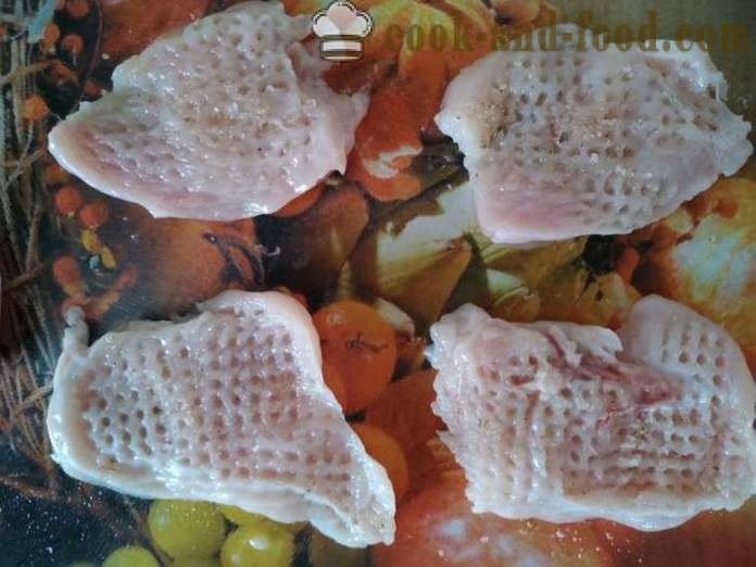 Heerlijke karbonades kip in een koekenpan - beide heerlijk kok koteletten kipfilets in beslag, met een stap voor stap recept foto's