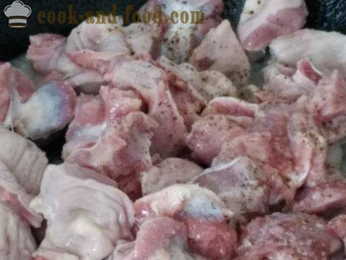 Gestoofde kip spiermaag in een pan - hoe je een heerlijke kip spiermaag, stap voor stap recept foto's te koken