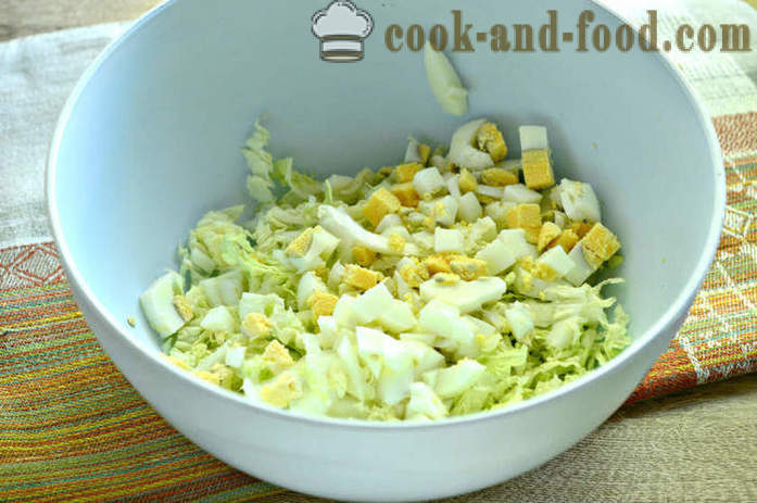Salade met Chinese kool, croutons en kip - hoe je een salade van Chinese kool te maken is heerlijk, met een stap voor stap recept foto's