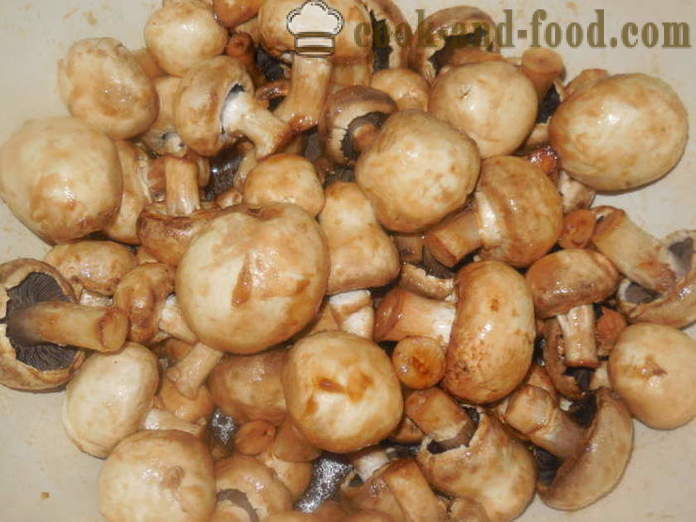 Paddestoelen champignons gemarineerd in sojasaus - hoe paddestoelen bak op de grill, een stap voor stap recept foto's