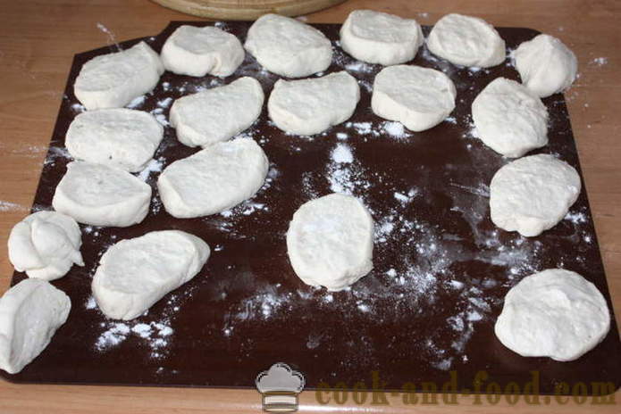 Lush donuts op gist gevuld met kaas - hoe donuts met vulling, een stap voor stap recept foto's maken