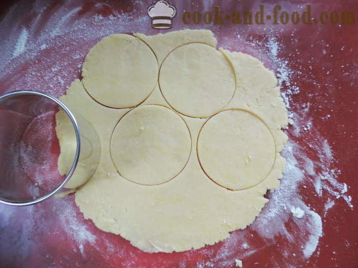 Shortbread koekjes met aardbeien in de oven - hoe shortbread gevuld met aardbeien, een stap voor stap recept foto's te bakken