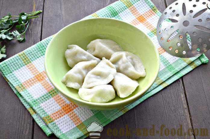 Homemade dumplings in bouillon - zo heerlijk om dumplings te koken met bouillon, met een stap voor stap recept foto's