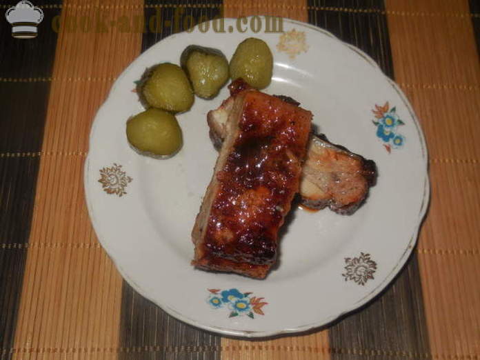 Gebakken varkensvlees ribben met honing en sojasaus - hoe varkensribbetjes bakken in de oven, met een stap voor stap recept foto's