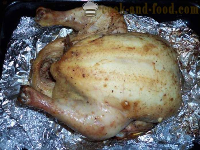 Een hele kip in de oven in een folie - zoals een heerlijke gebakken kip in de oven geheel, een stap voor stap recept foto's