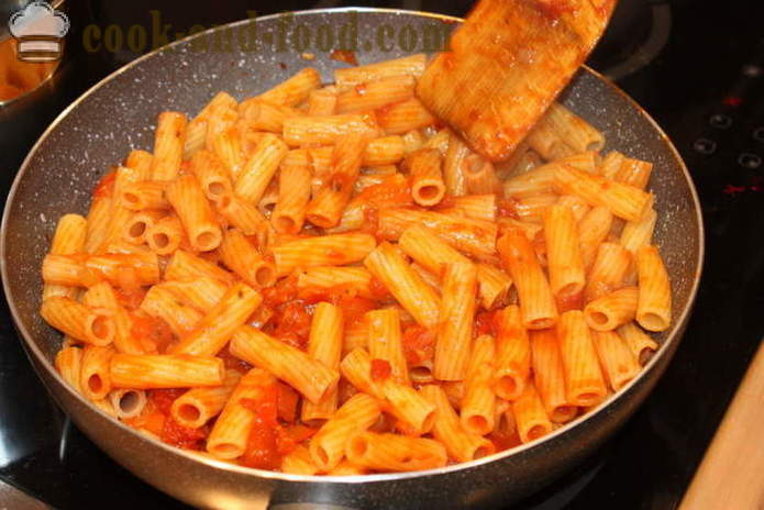 Italiaanse ziti gerecht - zoals pasta bakken in de oven met kaas, tomaat en ham, een stap voor stap recept foto's