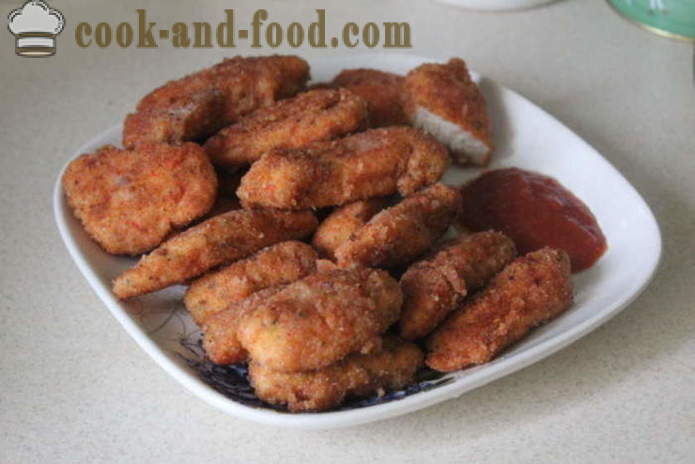 Nuggets kipfilet gepaneerd en gebakken in een pan - hoe chicken nuggets te maken van het huis, stap voor stap recept foto's
