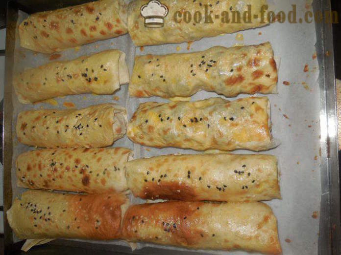 Heerlijke broodjes van pitabroodje met aardappelen en worst - Hoe rollen van pita bereiden gevuld, stap voor stap recept foto's