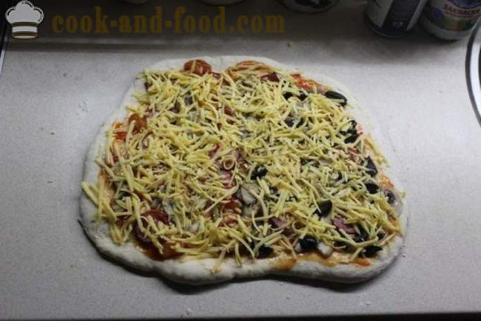 Stromboli - pizza broodje van gerezen deeg, hoe pizza te maken in een broodje, een stap voor stap recept foto's