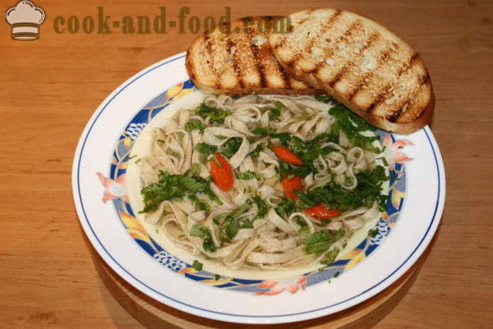 Chicken noodle soep thuis - hoe soep met zelfgemaakte noedels, stap voor stap recept foto's te koken