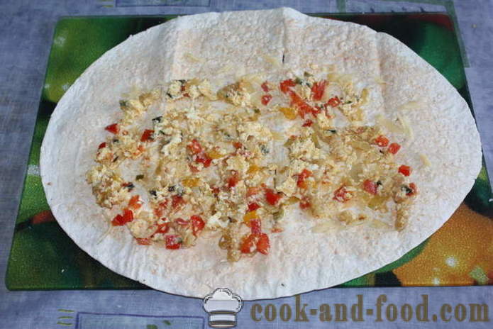Pitabrood met roerei en kaas in de oven - hoe rollen pitabrood, een stapsgewijze recept rol pitabrood met roerei en kaas bereiden