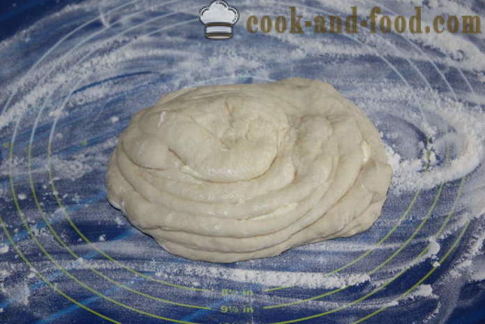 Cake gist bladerdeeg gevuld met kip en aardappelen - hoe je een taart met kip en aardappelen in de oven te bakken, met een stap voor stap recept foto's