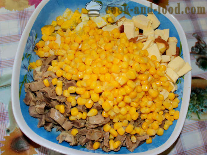 Salade met worst kaas en kip navels - hoe je een salade van spiermaag en kaas te maken, met een stap voor stap recept foto's