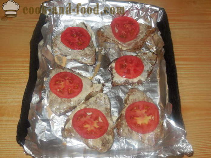 Vlees met tomaten en kaas in de oven - hoe sappig vlees in de oven, met een stap voor stap recept foto's