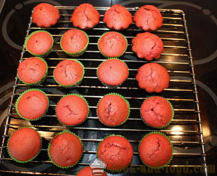 Rode en witte cupcakes - hoe rood fluwelen cupcakes thuis, stap voor stap recept foto's maken