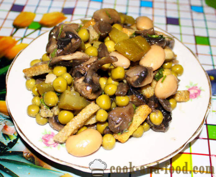 Heerlijke bean salade met champignons en croutons - hoe bonen salade, een stap voor stap recept foto's te koken