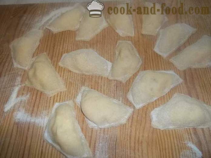 Heerlijke dumplings met kwark en kersensaus - hoe dumplings met kwark, een stap voor stap recept foto's maken
