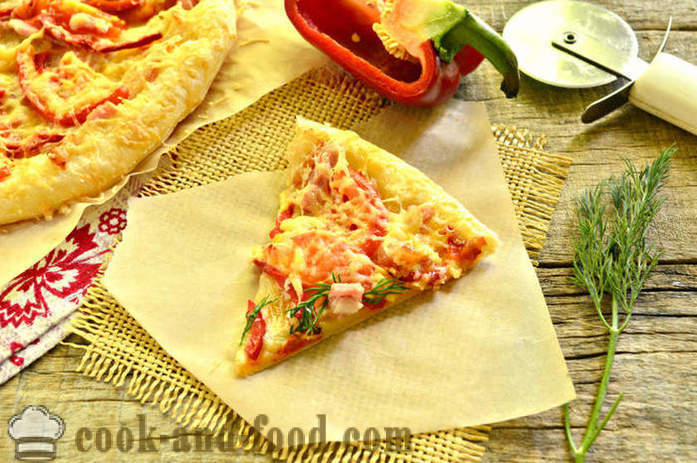 Pizza Puff Bladerdeeg met spek en peper - hoe ongezuurde pizza te bereiden van het deeg, een stap voor stap recept foto's