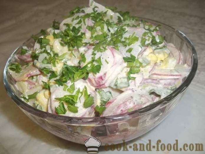 Heerlijke salade van radijs met ei en groene ui - hoe je een salade van radijs, een stap voor stap recept foto's voor te bereiden