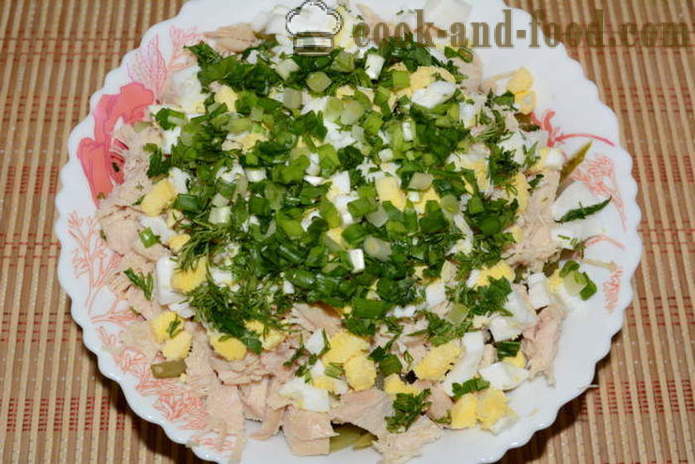 Selderij salade met kip, ei, komkommer en mayonaise - Hoe maak je een salade van knolselderij bereiden, een stap voor stap recept foto's