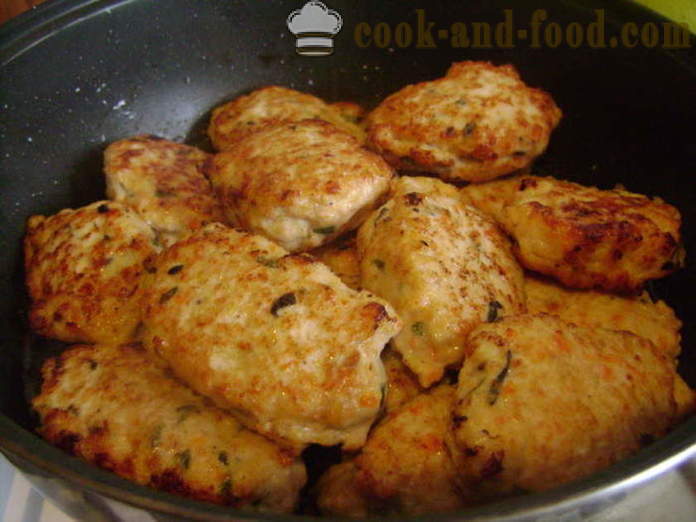 Sappige kip karbonade met wortel, ui - hoe sappig kip schnitzels te maken in de pan, een stap voor stap recept foto's
