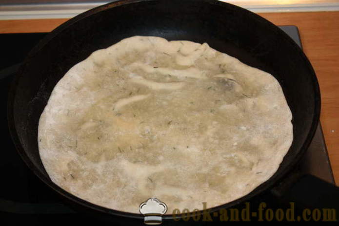 Zelfgemaakte pita brood in een pan - hoe pita brood bakken zonder gist, een stap voor stap recept foto's