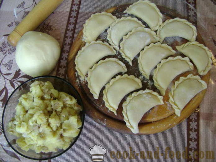 Meatless dumplings met aardappelen en champignons - hoe dumplings met aardappelen en champignons, een stap voor stap recept foto's te koken