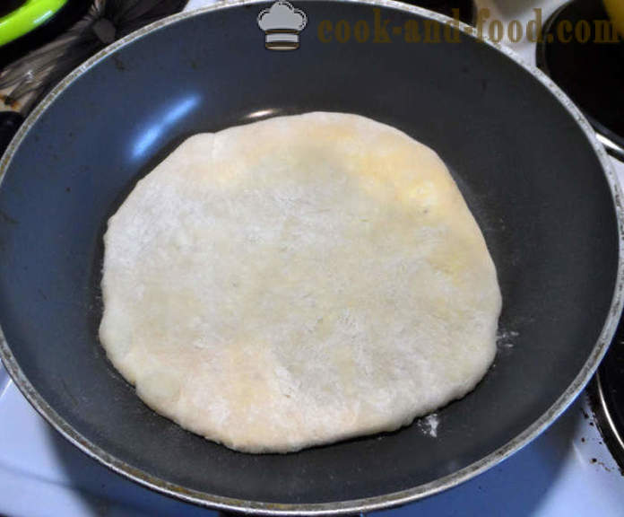 Khachapuri in Imereti kaas - hoe tortilla's met kaas te maken in een koekenpan, een stap voor stap recept foto's