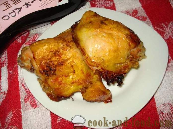 Gebakken kip dijen in een folie - zoals een heerlijke gebakken kip dijen in de oven, met een stap voor stap recept foto's