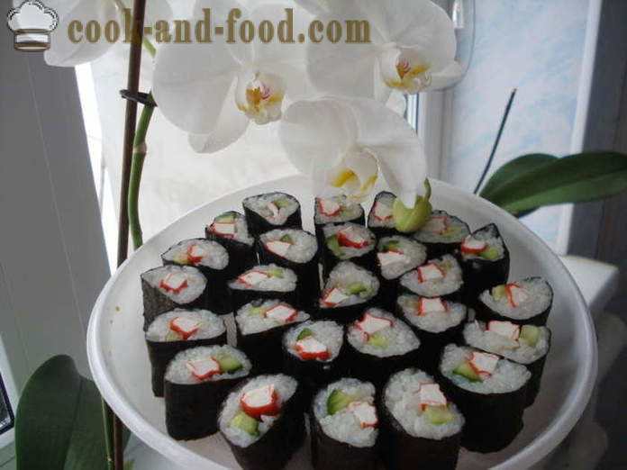 Sushi met krab sticks en komkommer - hoe sushi te maken met krab sticks thuis, stap voor stap recept foto's