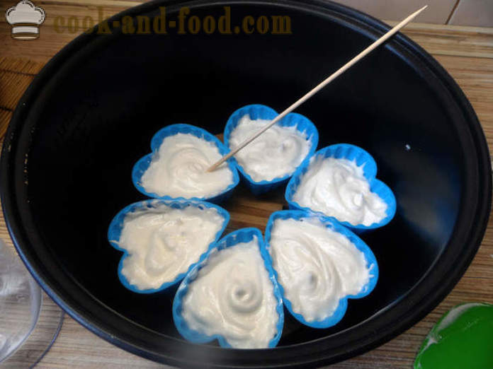 Biscuit in siliconen mallen met gelei en bessen - hoe koekjes in blik koken, stap voor stap recept foto's