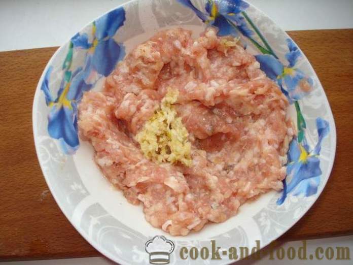 Smakelijk vlees vulling voor taarten, chebureks, bladerdeeg - hoe je een vlees te vullen sappig poshagovіy recept met een foto