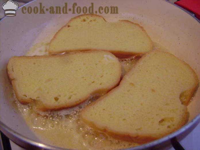 Toast van het brood met kaas - zoals bak croutons in een koekenpan, een stap voor stap recept foto's