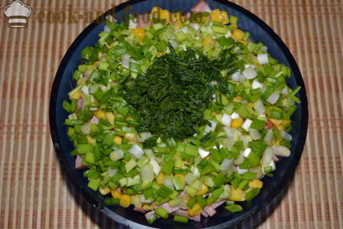 Chinese kool salade met salami, paprika en ingeblikte maïs - hoe je een salade van Chinese kool te bereiden met maïs en worst, een stap voor stap recept foto's