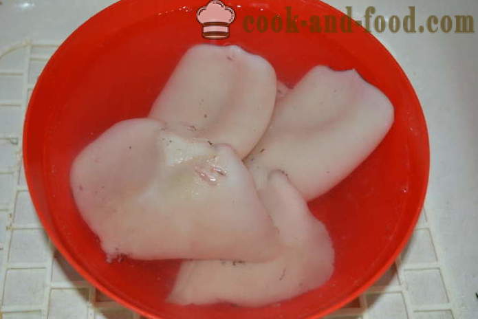 Hoe snel schoon bevroren pijlinktvis van de film thuis, stap voor stap recept foto's