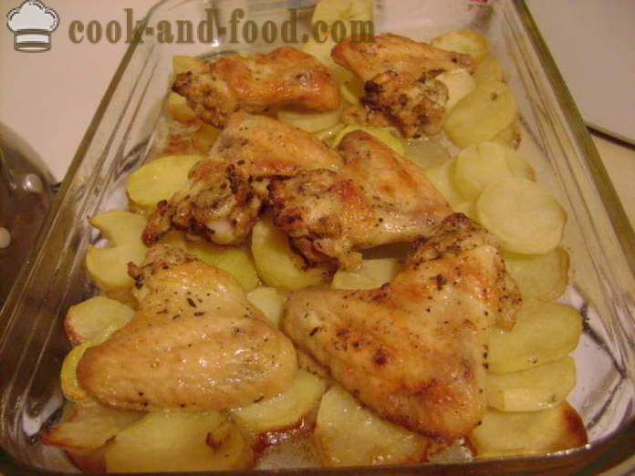 Kippenvleugels op een bed van aardappel in de oven - hoe vleugels en aardappelen te maken in de oven, met een stap voor stap recept foto's