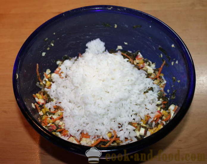 Een eenvoudige salade met zeewier, ei en krab palochkami- hoe je een salade te bereiden met zeewier, een stap voor stap recept foto's