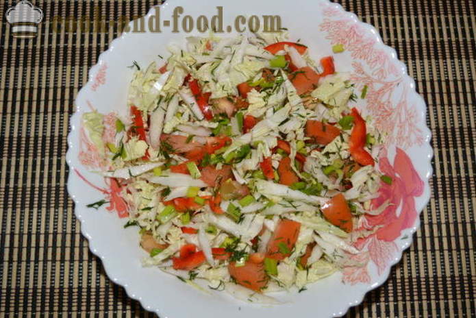 Salade met Chinese kool, tomaten en paprika's - hoe je een salade van Chinese kool, een stap voor stap recept foto's voor te bereiden
